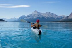 canoing-at-lake